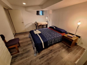 Spacious Room next to Subway Line 1 Midtown Toronto